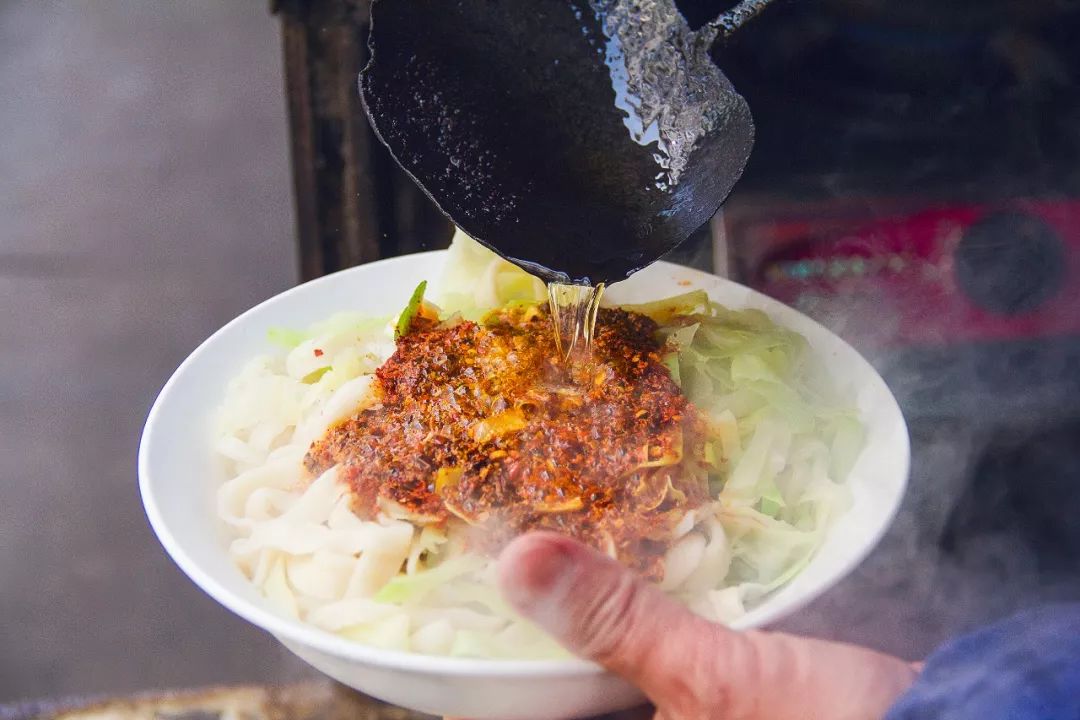 青島情侶面館裝修_面館裝修效果圖_牛肉面館裝修