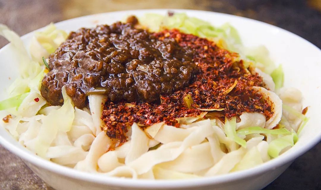 牛肉面館裝修_面館裝修效果圖_青島情侶面館裝修